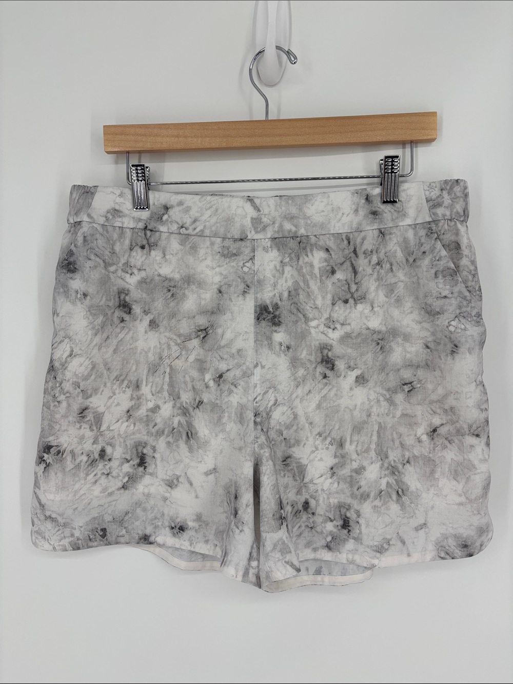 Lululemon Flat-Front Relaxed Short 4.5" Womenโs Size 12 Aquila Rhino in EUC!